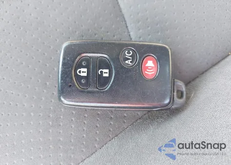 2013 Toyota Prius Plug-In z USA, uszkodzony, nr VIN JTDKN3DP3D3038247